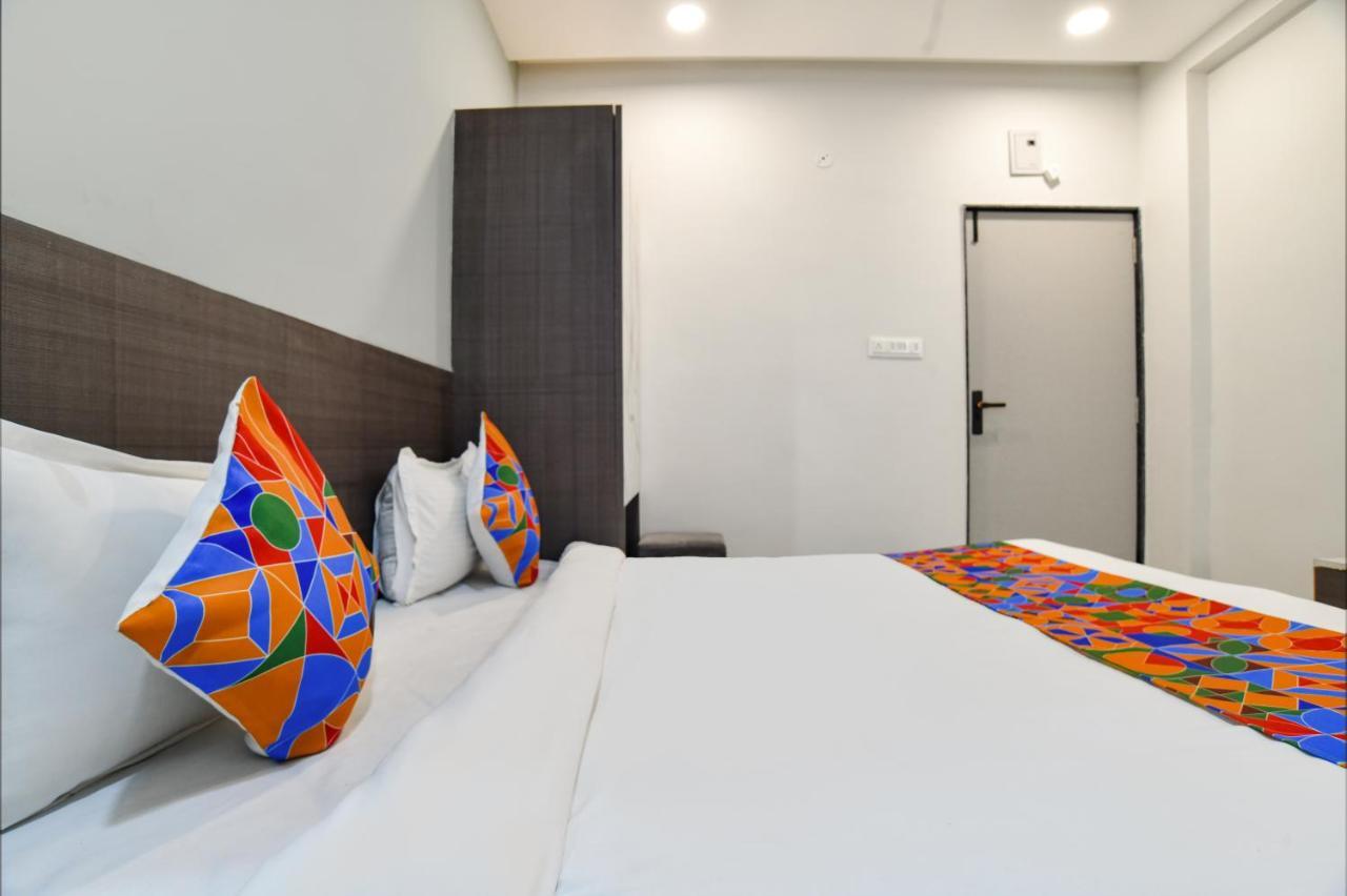 Fabhotel Dev'S Inn Indaur Exteriér fotografie